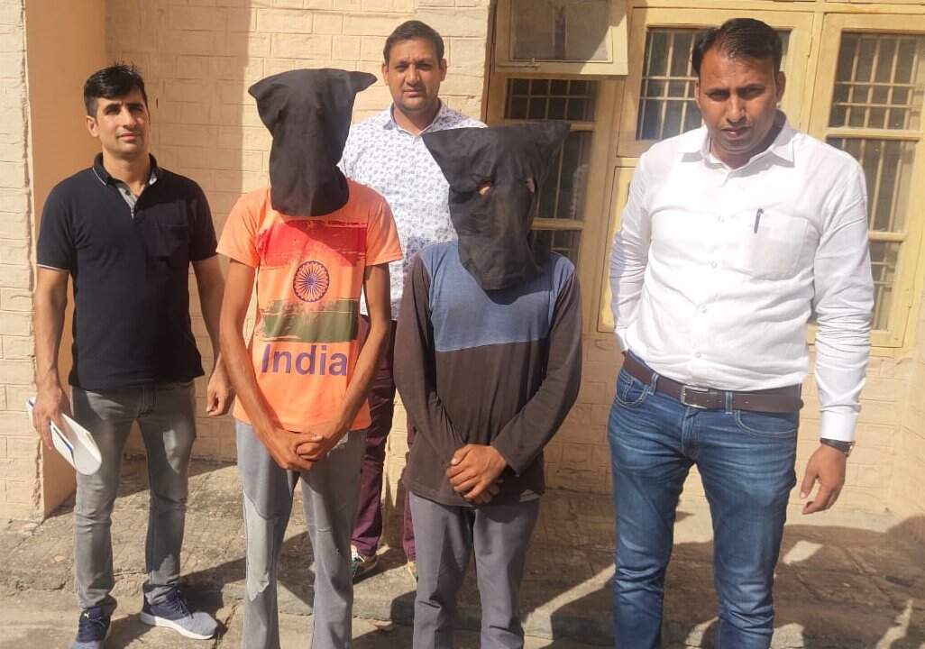खेतों में ट्यूबवेल मोटर की तार चोरी करने वाले 2 नाबालिग सहित 4 काबू