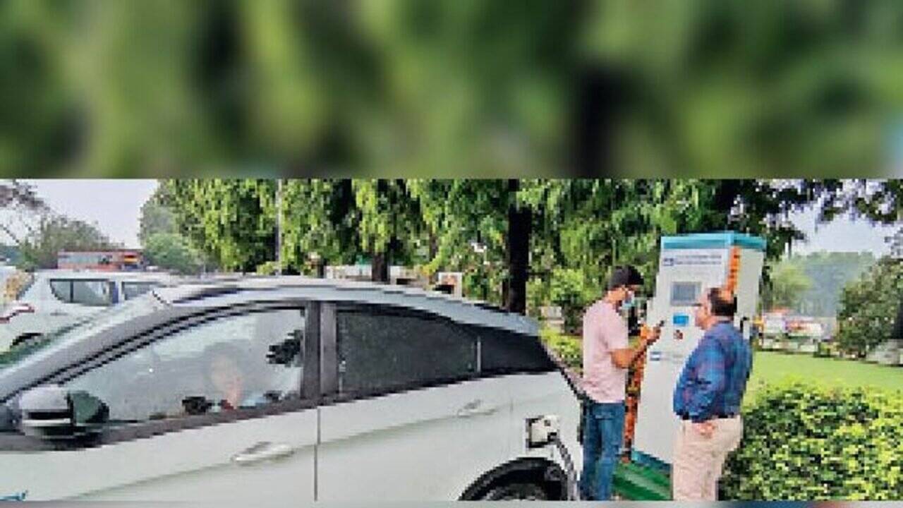 Electric Vehicles को बढ़ावा देने का प्रयास, प्रदेश में नेशनल व स्टेट हाईवे पर बिजली घरों में बनेंगे चार्जिंग स्टेशन