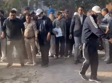कुरुक्षेत्र में मुख्यमंत्री नायब सिंह सैनी ने लगाई झाड़ू