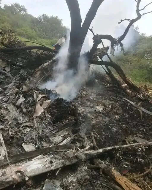 Breaking:- केदारनाथ के पास हेलिकॉप्टर क्रैश, पायलट समेत 7 यात्रियों की हुई मौ# त