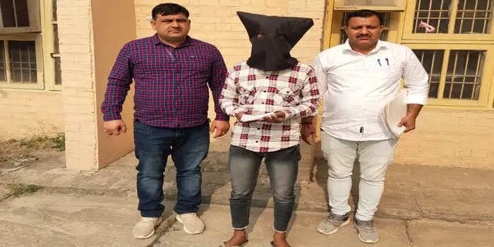 दोस्तो में रौब दिखाने के लिए रखता था देसी पिस्तौल, अवैध देसी पिस्तौल सहित युवक काबू