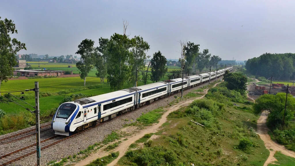 कटरा से नई दिल्ली तक चली वंदे भारत एक्सप्रेस
