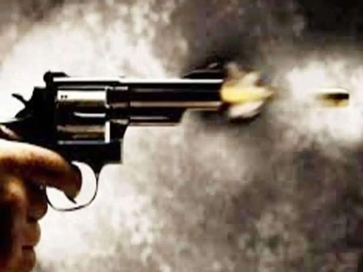 पहले फोन पर कहा ठेका बंद कर,वरना तु होगा पहला दुश्मन फिर की फायरिंग