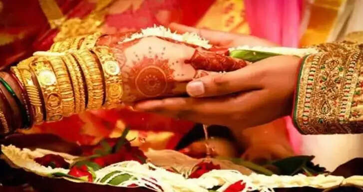 HARYANA:- बारात से पहले शादी के मडंप में पुलिस की एंट्री, मां से कहा- दुल्हन के कागज दिखाओ, फिर..