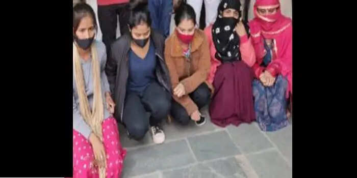 युवाओं को फंसाने का इन लड़कियों ने खोजा ऐसा तरीका, आप भी हो जाएंगे हैरान, ऐसे खुला राज