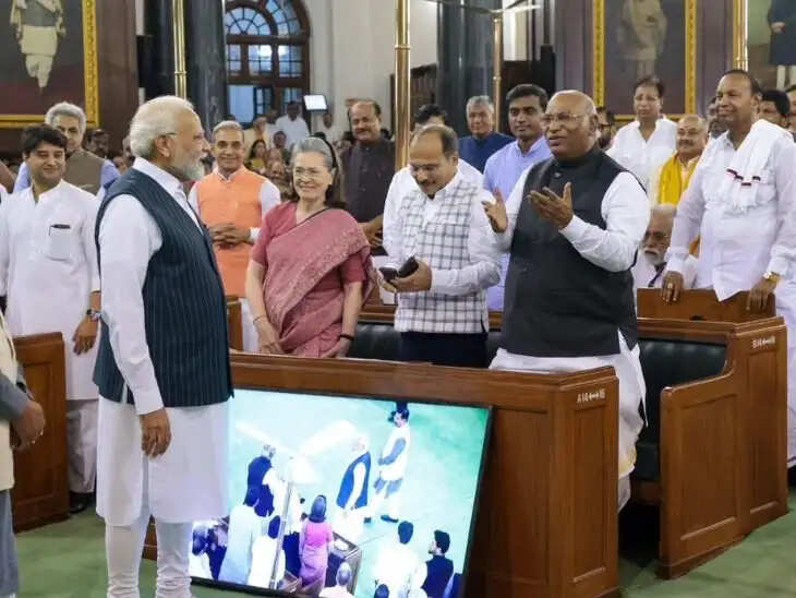 सभी सांसदों ने पुरानी संसद को कहा अलविदा, पहुचें नए संसद में