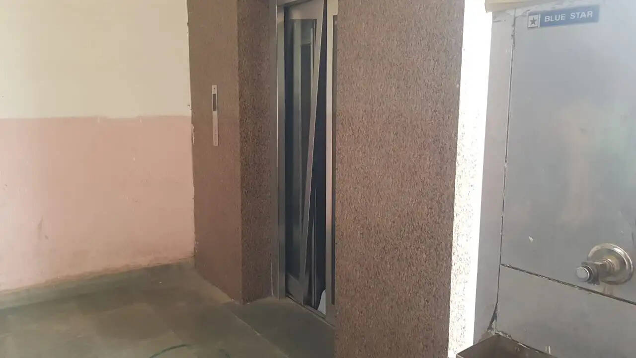 SDVM स्कूल (सीनियर विंग) की लिफ्ट में फंसकर लैब अटेंडेंट की मौत, कुछ महीने पहले हुई थी शादी