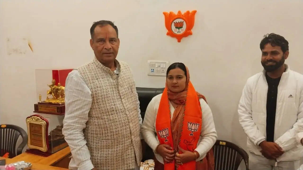 पानीपत की जिला परिषद की चेयरपर्सन काजल देशवाल भाजपा में शामिल, प्रदेशाध्यक्ष ने पहनाया पटका