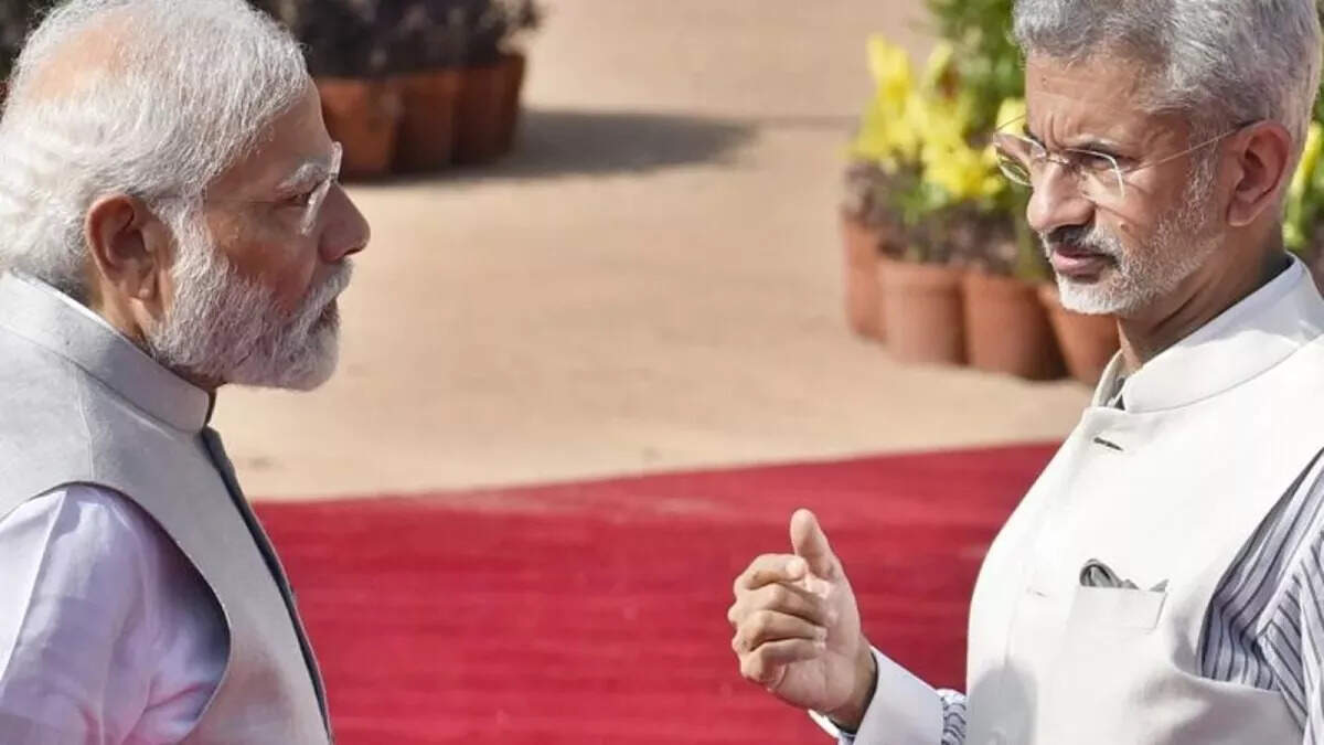 कनाडा के मामले में पीएम मोदी से संसद में मिले विदेश मंत्री एस जयशंकर