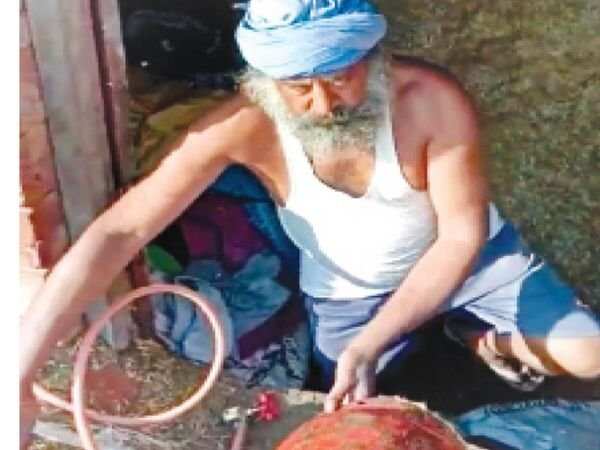 शराब तैयार करने के आरोपियों को पकड़ने गई पुलिस पर लाठी-डंडो से हमला