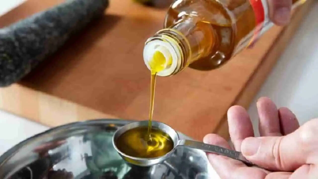 अब सस्ता हुआ खाने का तेल, सरसों व रिफाइंड तेल के दामों मे आई गिरावट