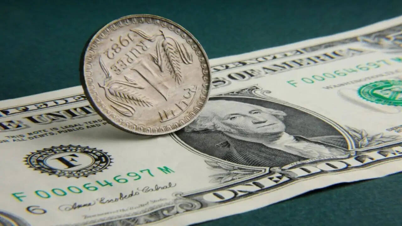 भारतीय करेंसी में आई तेजी, Dollar के मुकाबले इतने पैसे चढ़ा रुपया