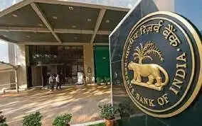 RBI ने नियमों में किया बड़ा बदलाव, अब 5 लाख रुपये तक ट्रांसफर करें पैसा