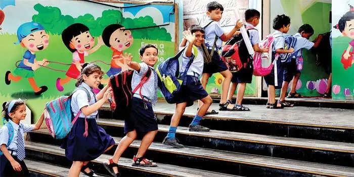 अब अपनी मर्जी से स्कूल नही बढ़ा सकेगे फीस, 5 साल से पहले न ही बदलेगे यूनिफॉर्म, नही तो...