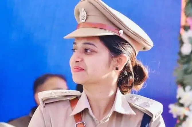 IPS Pooja Yadav : हरियाणा की बेटी ने कर दिया कमाल, कनाडा में भारी पैकेज छोड़ बनी IPS अधिकारी