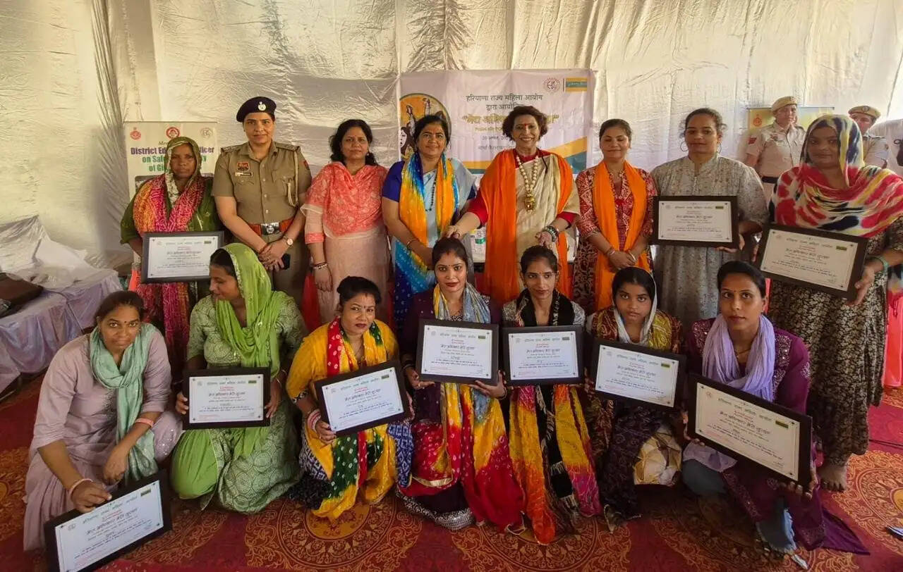 &nbsp; हरियाणा राज्य महिला आयोग की अध्यक्ष रेनू भाटिया द्वारा&nbsp;किया गया कार्यक्रम आयोजित&nbsp;&nbsp;