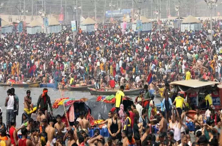महाकुंभ का आज आखिरी दिन, लाखों शिव भक्तों ने महाकुंभ में लगाई डुबकी