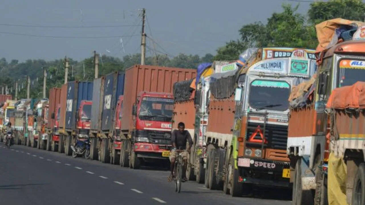 PANIPAT:- हाईवे पर सुबह 6 बजे से रात 10 बजे तक ट्रैक्टर ट्राली और ट्रक वर्जित- DC वीरेंद्र कुमार दहिया