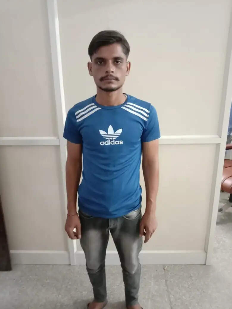 किरयाणा स्टोर का शटर उखाड़कर चोरी करने वाला आरोपी काबू