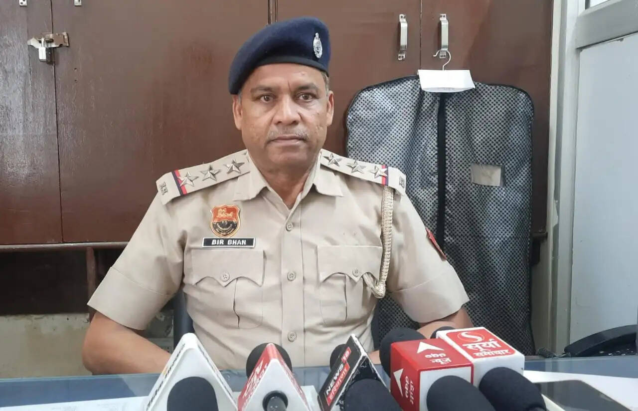 पुलिस शहीदी व पुलिस झंडा दिवस सप्ताह के तहत शहीदों के बलिदान का स्मरण कर अमर शहीदों की शहादत को किया नमन