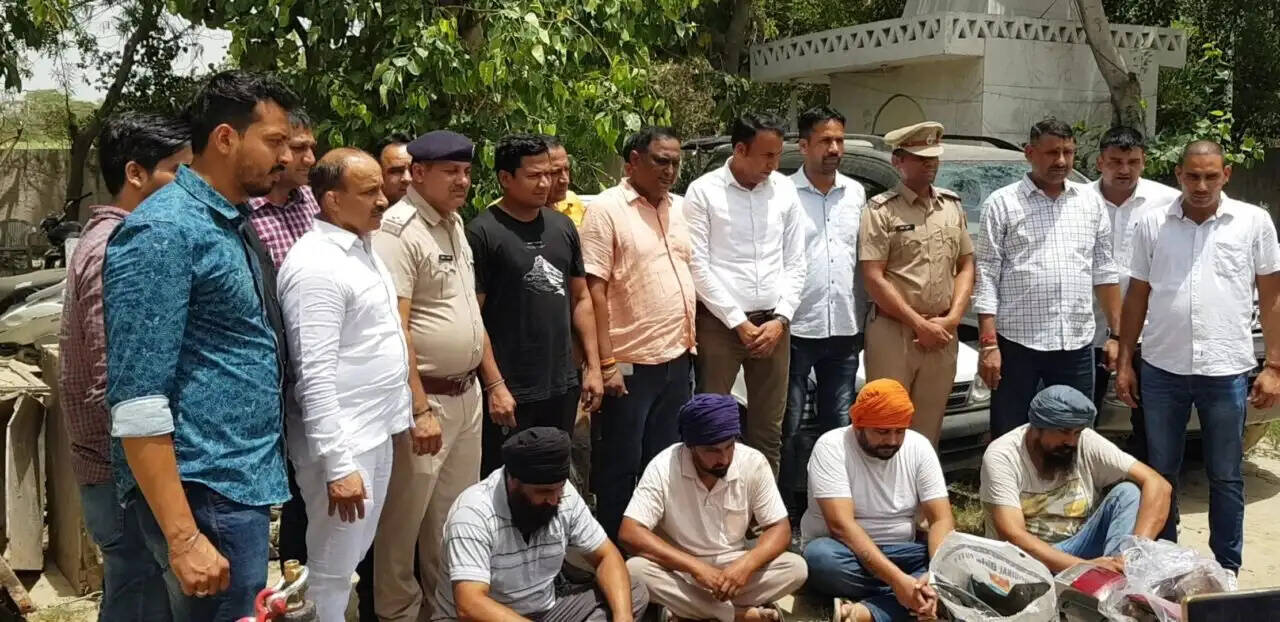 PANIPAT:- ATM उखाड़कर ले जाने वाले अंतरराज्यीय गिरोह को पकड़ने वाली CIA-1 टीम को SP ने किया सम्मानित