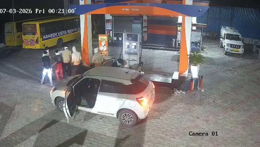 पेट्रोल पंपों पर लगातार डकैती करने वाला गैंग गिरफ्तार, दो आरोपी अब भी फरार