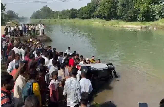 HARYANA:- दशहरे के दिन कार में सवार होकर मंदिर जा रहा था परिवार, अचानक नहर में गिरी कार, पढ़िए पूरा मामला