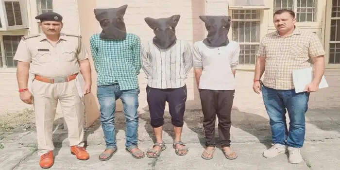 महिला से पर्स झपटने वाले 3 युवक काबू, महिला ने करवाई थी शिकायत दर्ज