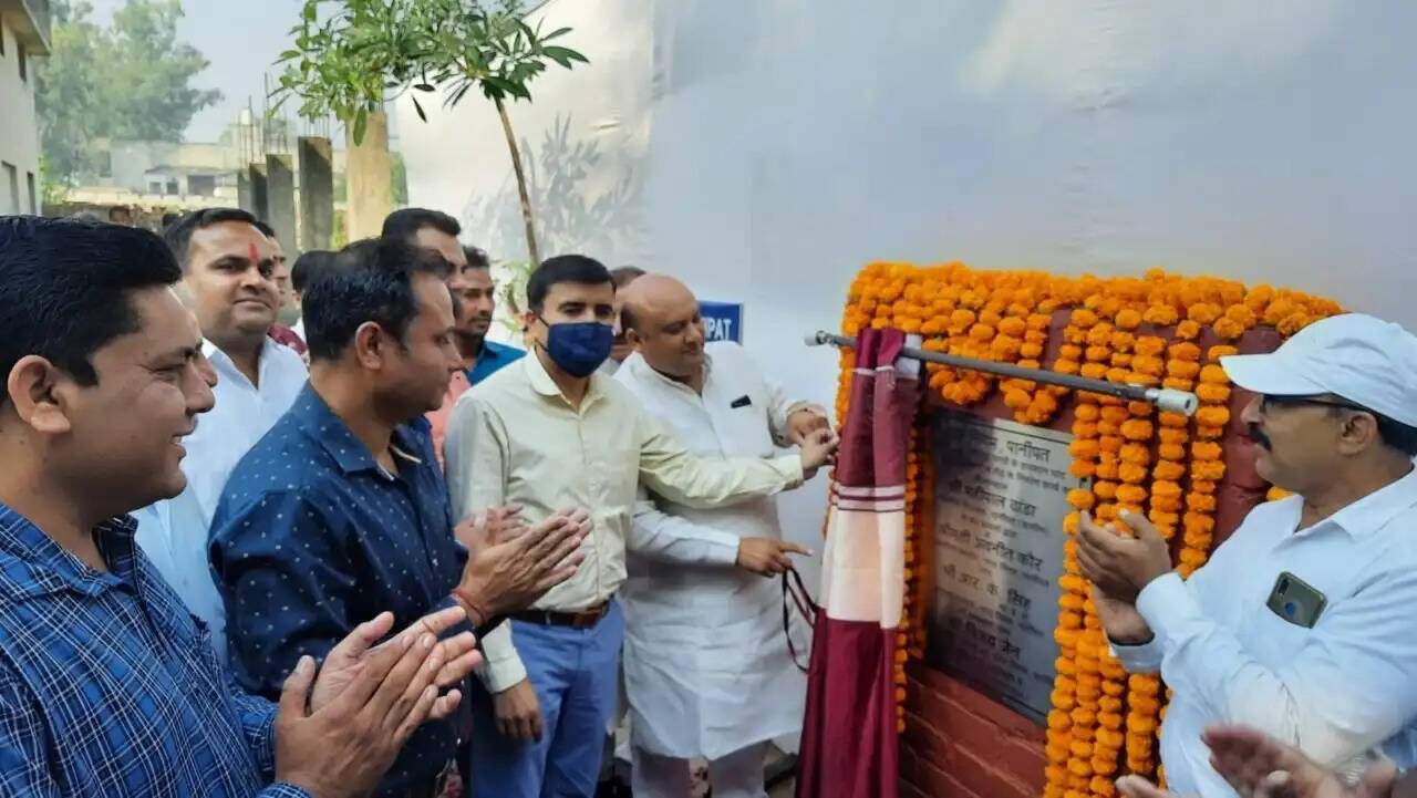 ग्रामीण विधायक महीपाल ढांडा के बड़े भाई हरपाल ढांडा ने श्मशान घाट में होने वाले निर्माण कार्यों का किया शिलान्यास