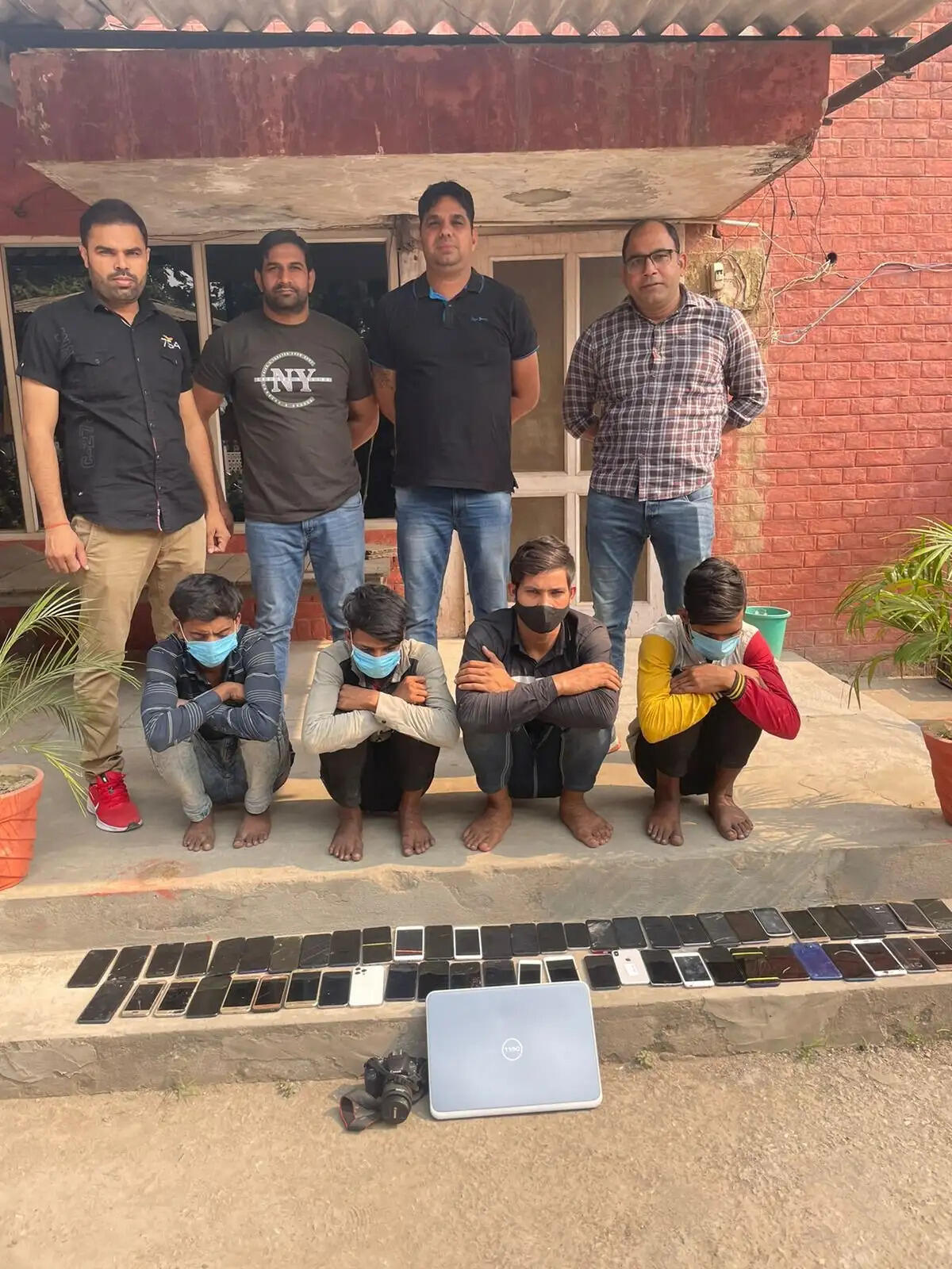 Panipat: 20 लाख रुपए कीमत के चुराए थे 80 मोबाइल फोन, अब 73 फोन के साथ गिरफ्तार, पढ़िए पानीपत मे कहां हुई थी चोरी