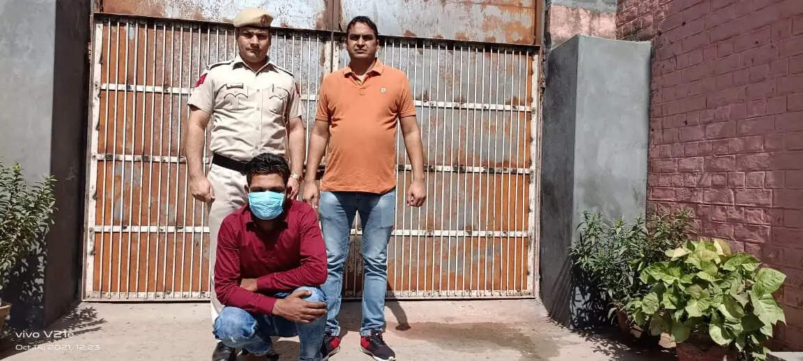 मोबाइल चोरी करने वाले आरोपी से 16 Mobile फोन बरामद