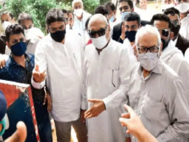 कांग्रेस का कृषि बिलों के विरोध में पैदल मार्च, कार्यकर्ताओं को हिरासत में लेकर छोड़ा