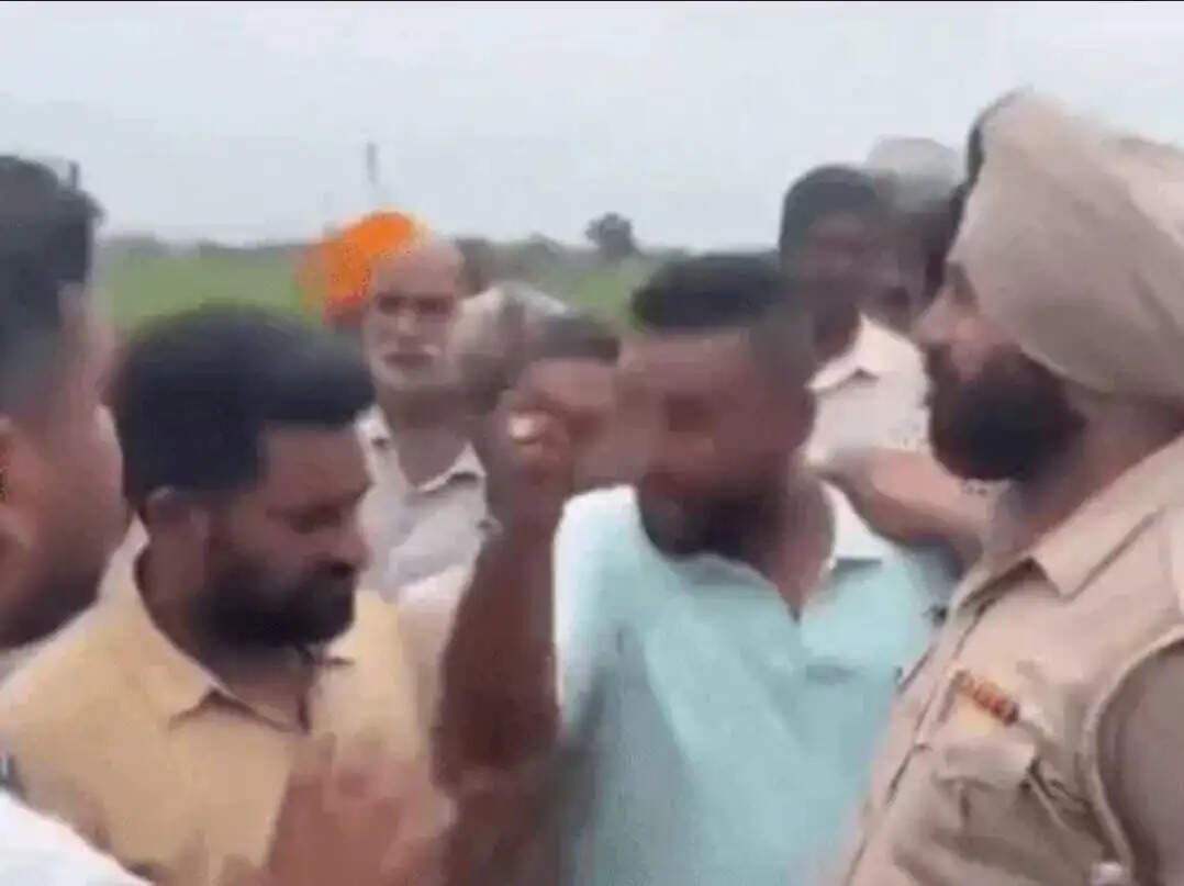 ट्रांसफॉर्मर ठीक करते समय किसान की मौ#त, बिजली विभाग पर गंभीर लापरवाही के आरोप