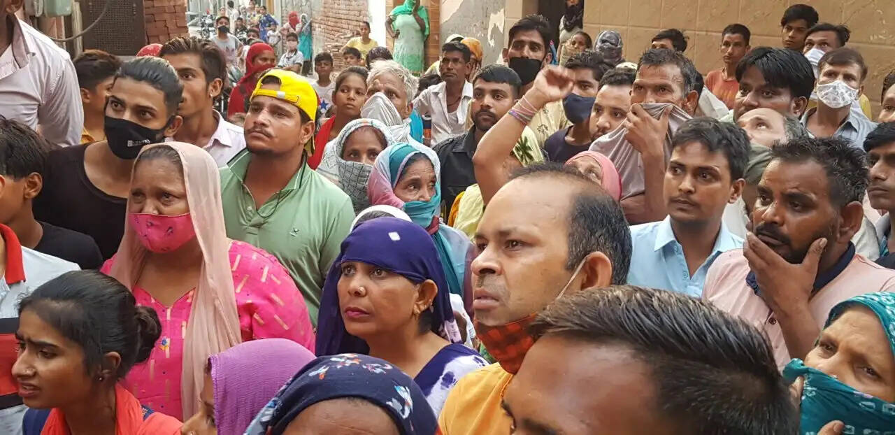 बिजली की तारो में उलझी पतंग को उतारने गया किशोर बुरी तरह झुलसा, मौके पर मौत