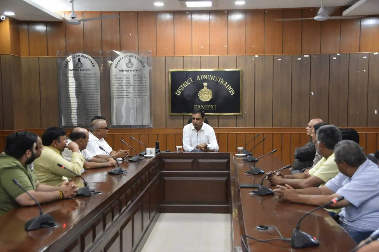 PANIPAT:- पार्किंग के पैसो से लगेगे CCTV कैमरे और होगा सौन्दर्यकरण, DC ने की बैठक