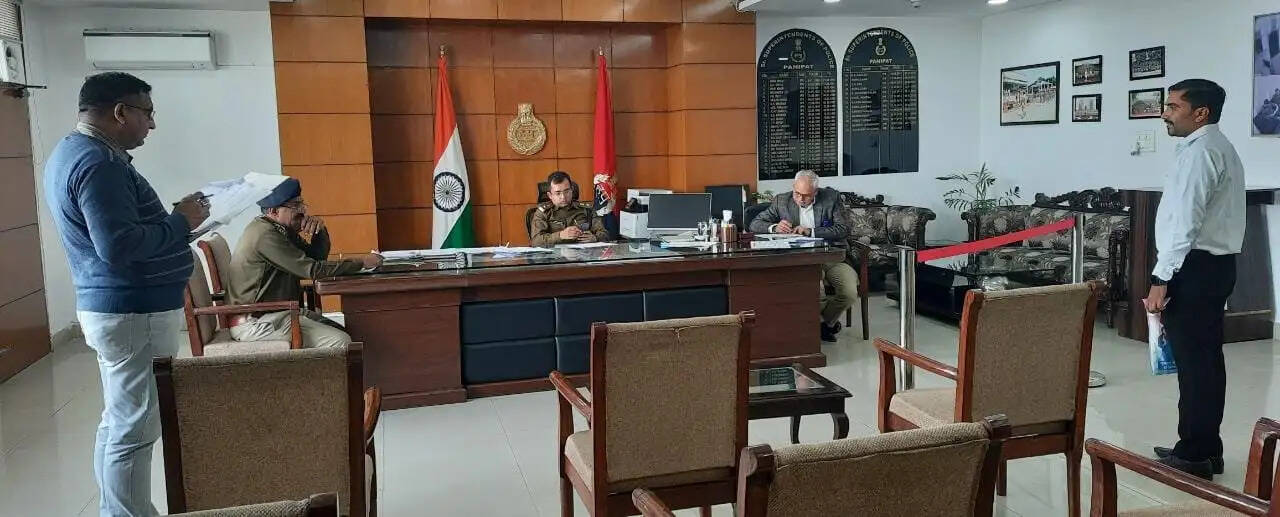 पानीपत जिला में डॉयल 112 पर ड्राइवर के पदों पर भर्ती के लिए SP शशांक कुमार सावन की अध्यक्षता में गठित कमेंटी द्वारा अभ्यर्थियों का लिया गया इंटरव्यू