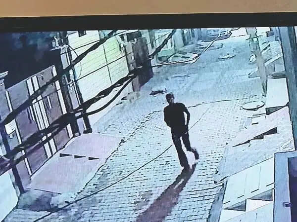 एक साथ 4 घराें में चाेरी, CCTV में नजर आया संदिग्ध युवक, चुरा ले गया ये सबकुछ