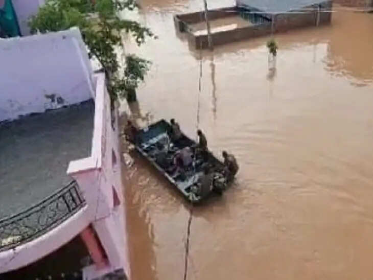 HARYANA:- बाढ़ के कारण गृहमंत्री अनिल विज के घर घुसा पानी
