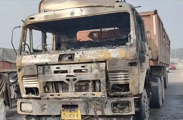 HARYANA:- चलती ट्रक में अचानक लगी आग, ट्रक चालक ने कूदकर बचाई जान
