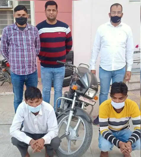 लिफ्ट का झांसा देकर की लूटपाट, 2 झपटमारों को पुलिस ने किया गिरफ्तार