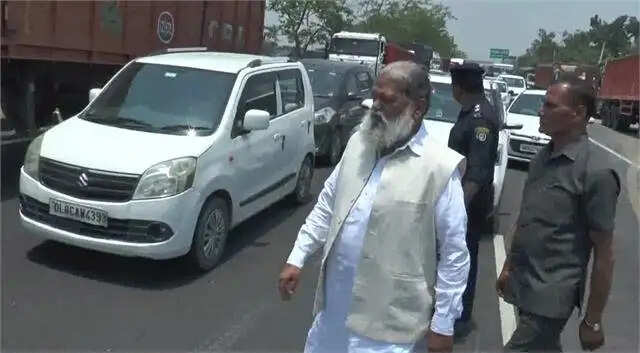 गृहमंत्री का जबरदस्त एक्शन, खुद सड़क पर खड़े होकर कटवाए चालान