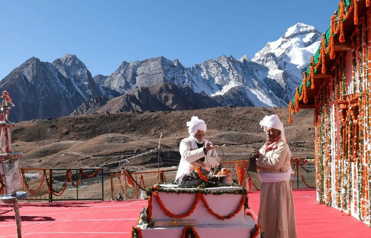 प्रधानमंत्री नरेंद्र मोदी ने किया आदि कैलाश के दर्शन, ऐसा करने वाले बने पहले PM