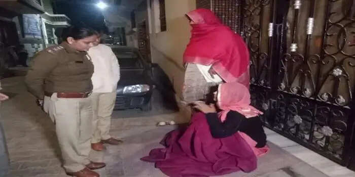 ससुराल के बाहर धरना देकर बैठी बहु, गृह मंत्री अनिल विज से लगाई न्याय की गुहार