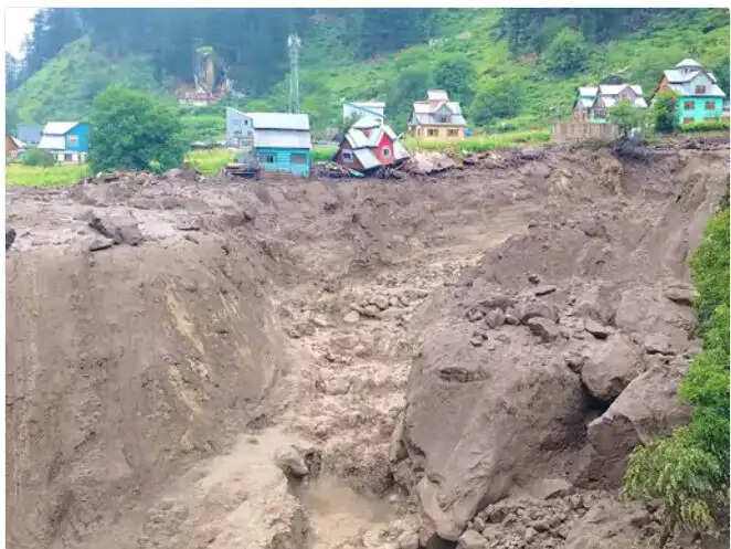 जम्मू-कश्मीर&nbsp; के किश्तवाड़ में फटा बादल, 65 लोंगो की मौ#त, 100 लापता