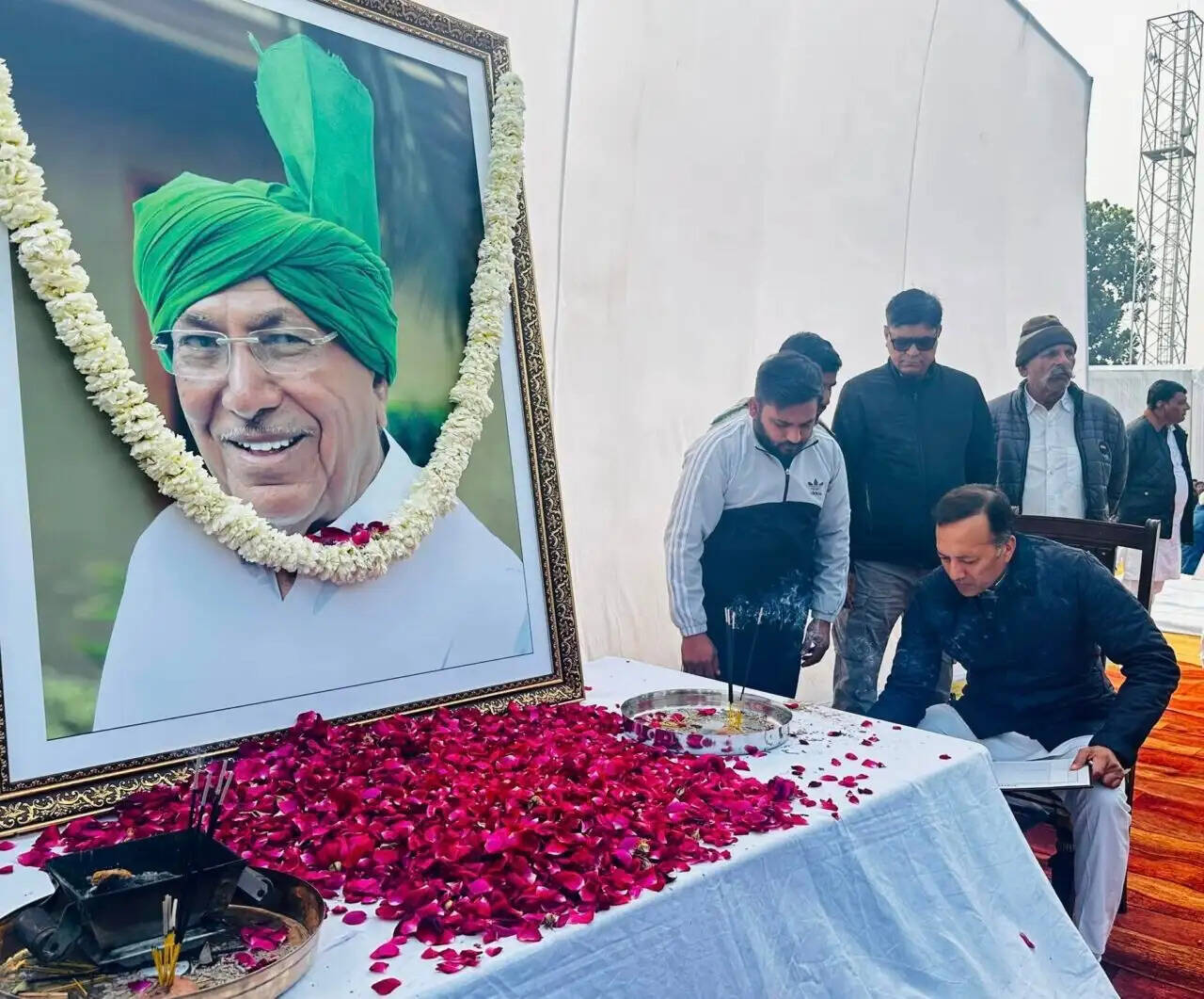ओपी चौटाला की रसम पगड़ी शुरू, बड़ी बहू ने तेरहवीं की रस्में निभाईं