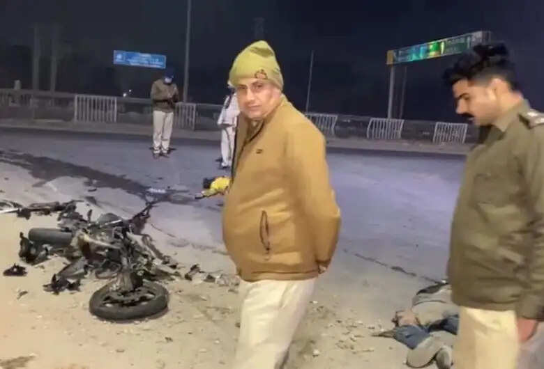 दर्दनाक हादसा- अज्ञात वाहन ने बाइक को मारी टक्कर, 2 युवकों की मौके पर मौत