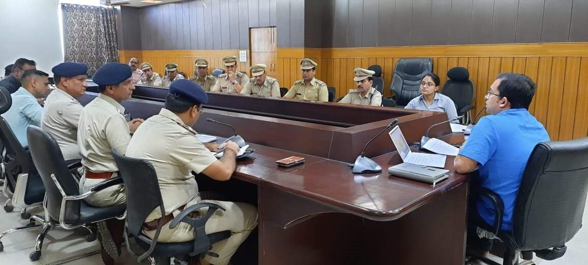 त्योहारों पर अलर्ट रहेगी पुलिस, बाजारों में 24 घंटे गश्त करेंगे राइडर और PCR, लापरवाही पर होगा सख्त एक्शन