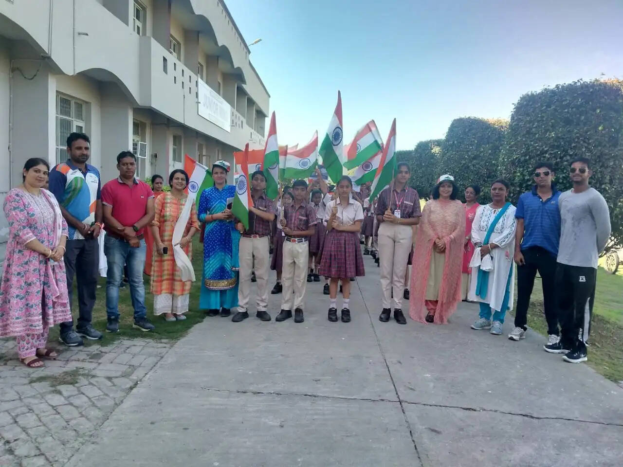 'HAR GHAR TIRANGA' मुहिम को साकार करने के लिए DAV पुलिस पब्लिक स्कूल के विद्यार्थियों ने निकाली रैली