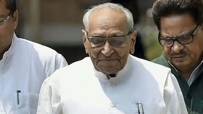 कांग्रेस के वरिष्ठ नेता मोती लाल वोरा का निधन, कल ही मनाया था 93वां जन्मदिन
