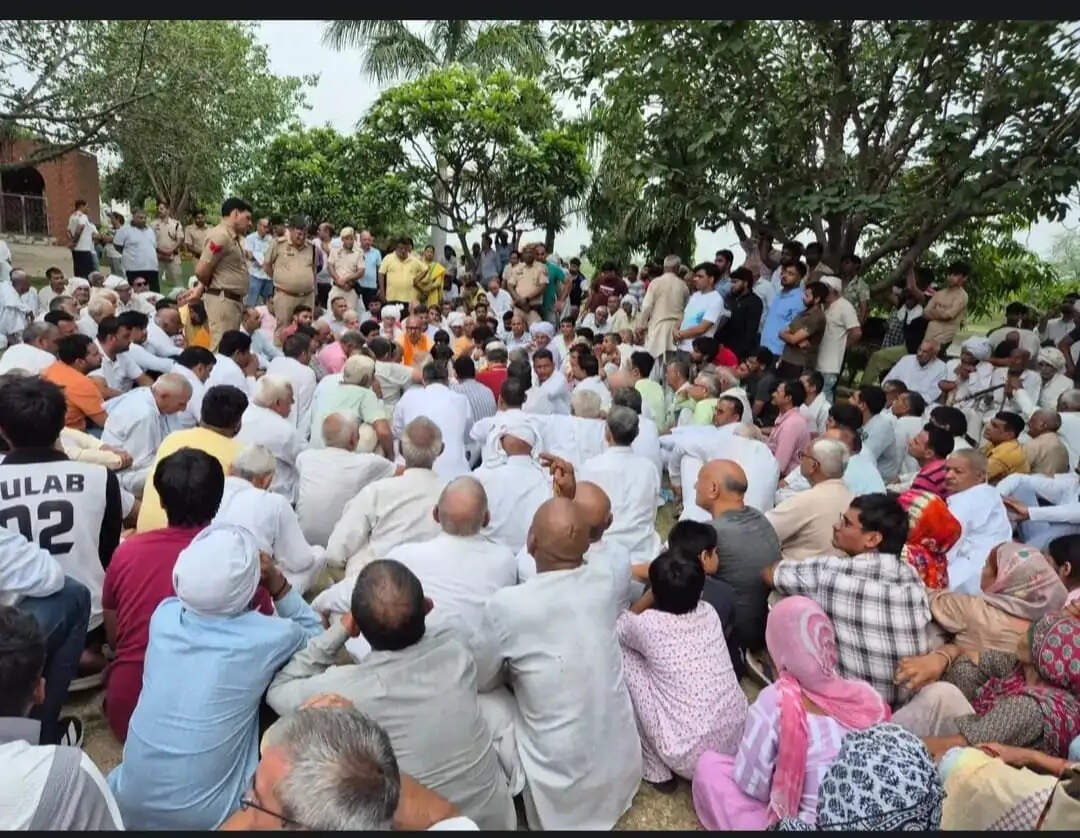Haryana- बछड़े को बचाने के लिए गए थे चार लोग , लेकिन बाहर नहीं निकल पाए कुएं से... Click कर पूरी खबर पढ़े